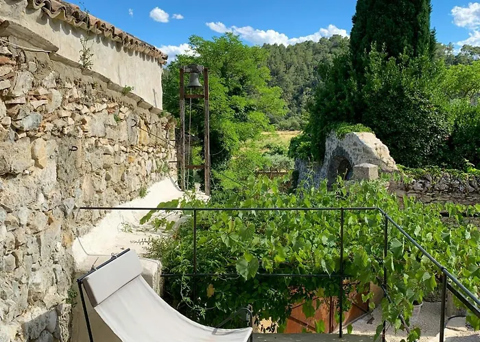 Artist's Near Uzes In Provence Casa de Férias