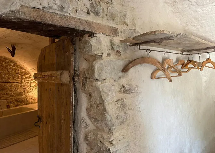 Artist's Near Uzes In Provence Casa de Férias